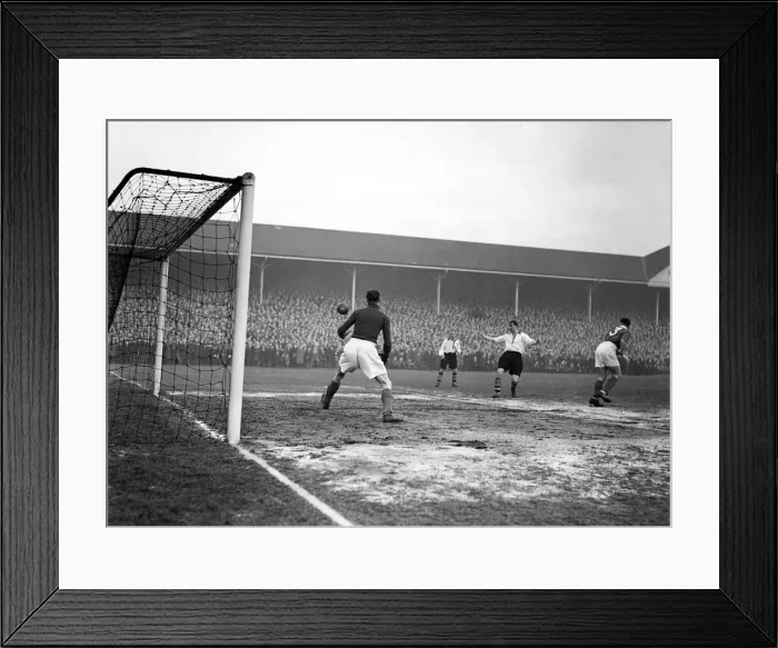 Framed Print : FA Cup Fourth Round match at Meadow Lane. Notts County 1 v Portsmouth 3 Framed Print : FA Cup Fourth Round match at Meadow Lane. Notts County 1 v Portsmouth 3