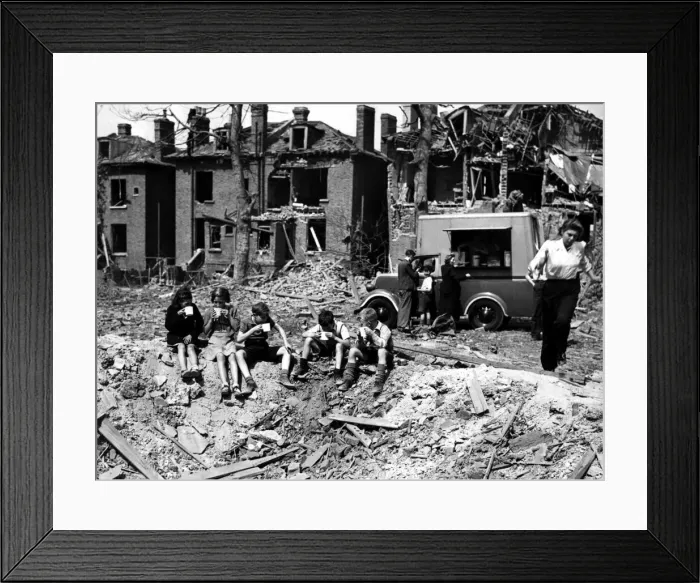 Framed Print : World War Two - Second World War - Families receive help Framed Print : World War Two - Second World War - Families receive help