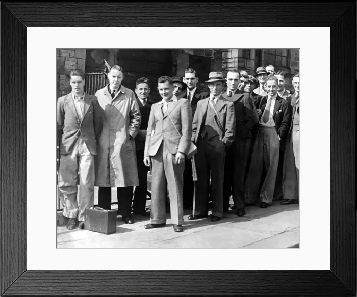 Framed Print : World War Two - Second World War - Young men from all parts of the North wait for Framed Print : World War Two - Second World War - Young men from all parts of the North wait for