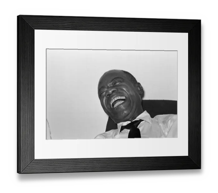 Framed Print : Louis Armstrong photographed whilst on tour in the UK circa 1968