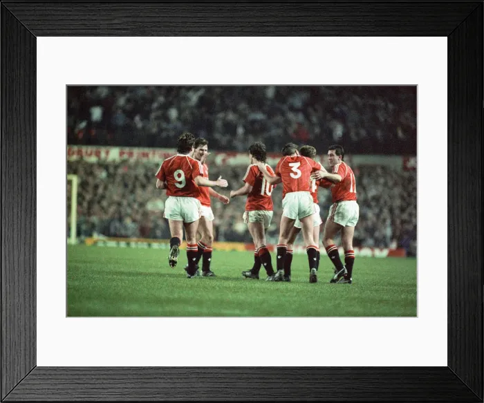 Framed Print : English League Division One match at Old Trafford. Manchester United 3 v Liverpool Framed Print : English League Division One match at Old Trafford. Manchester United 3 v Liverpool