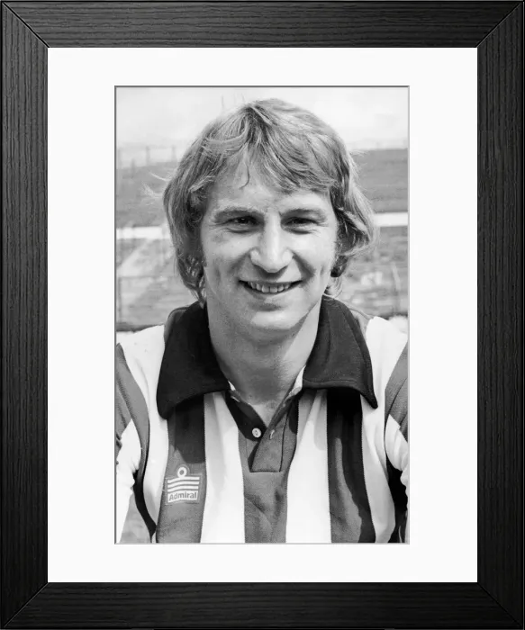 Framed Print : Stoke City footballer Denis Smith. August 1974 Framed Print : Stoke City footballer Denis Smith. August 1974