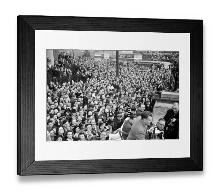 Framed Print : The Derby County team return home with the FA Cup trophy following their victory over