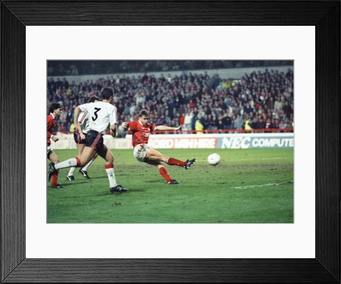 Framed Print : 1990 FA Cup Third Round match at The City Ground. Nottingham Forest 0 v Manchester Framed Print : 1990 FA Cup Third Round match at The City Ground. Nottingham Forest 0 v Manchester