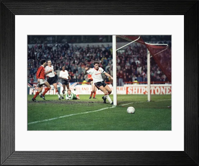 Framed Print : 1990 FA Cup Third Round match at The City Ground. Nottingham Forest 0 v Manchester Framed Print : 1990 FA Cup Third Round match at The City Ground. Nottingham Forest 0 v Manchester