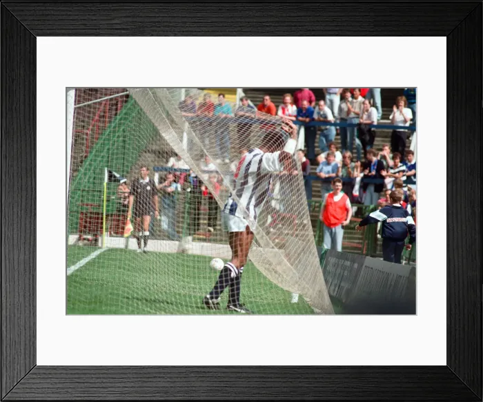 Framed Print : Don Goodman of West Bromwich Albion in action against Chelsea. 10th August 1991 Framed Print : Don Goodman of West Bromwich Albion in action against Chelsea. 10th August 1991
