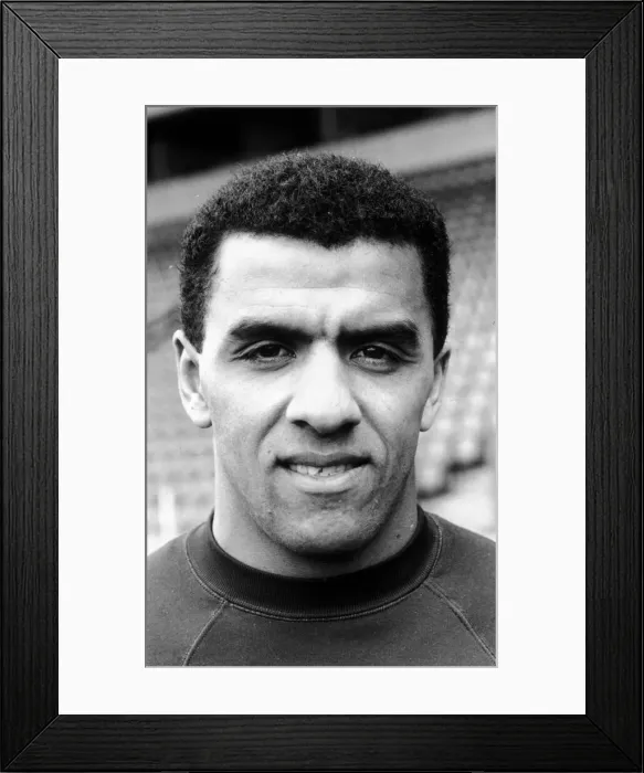 Framed Print : Portrait of West Bromwich Albion footballer Tony Gale, March 1989 Framed Print : Portrait of West Bromwich Albion footballer Tony Gale, March 1989