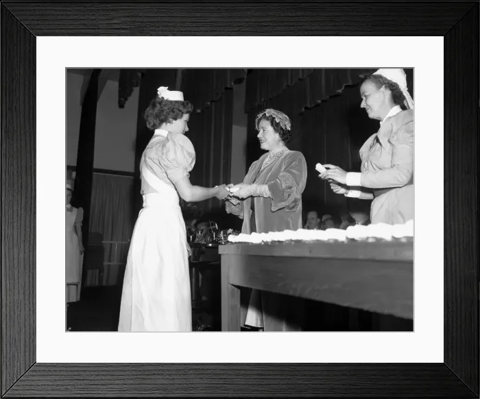 Framed Print : Queen Elizabeth The Queens Mother 11th November 1957 Framed Print : Queen Elizabeth The Queens Mother 11th November 1957