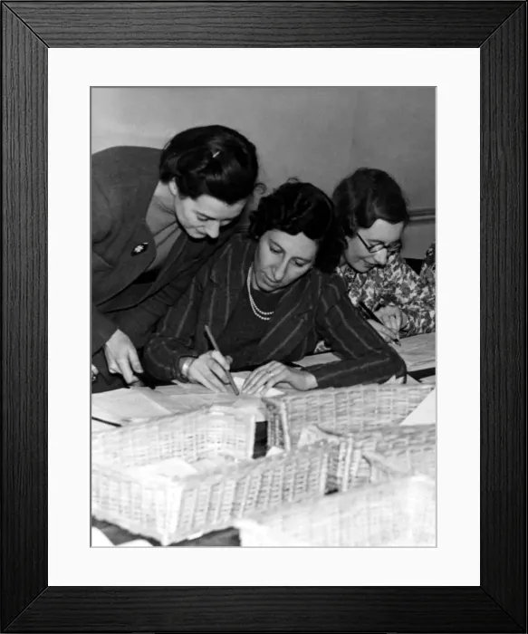 Framed Print : World War Two - Second World War - Voluntary workers prepare ration cards at the Food Framed Print : World War Two - Second World War - Voluntary workers prepare ration cards at the Food