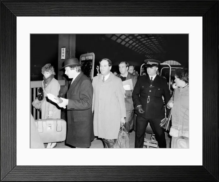 Framed Print : Trade and Industry Secretary Leon Brittan arrives at Kings Cross Station Framed Print : Trade and Industry Secretary Leon Brittan arrives at Kings Cross Station