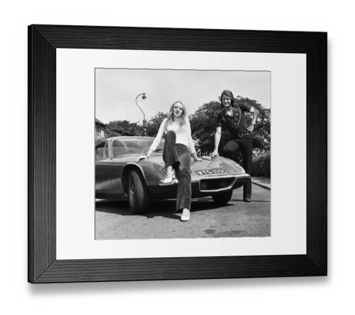 Framed Print : Huddersfield footballer Frank Worthington seen here with his girlfriend Vicki