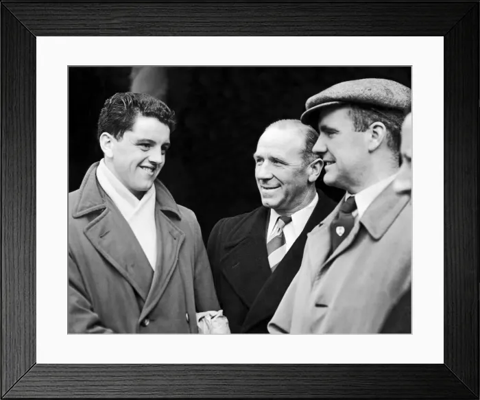 Framed Print : Footballer Tommy Taylor with his new manager Matt Busby Framed Print : Footballer Tommy Taylor with his new manager Matt Busby