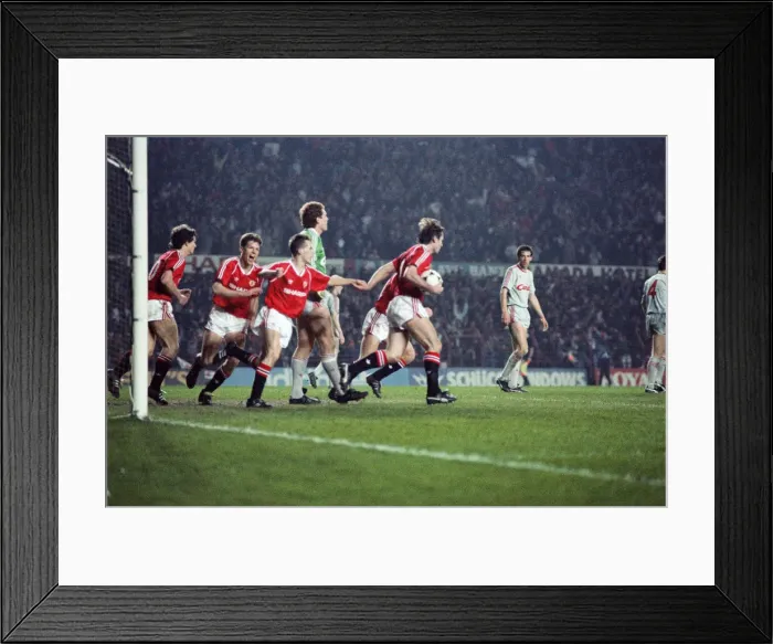 Framed Print : English League Division One match at Old Trafford. Manchester United 3 v Liverpool Framed Print : English League Division One match at Old Trafford. Manchester United 3 v Liverpool