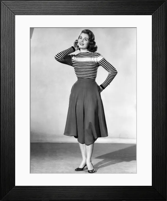 Framed Print : Clothing Fashion 1956: Model Pat Goddard. February 1956 P021283 Framed Print : Clothing Fashion 1956: Model Pat Goddard. February 1956 P021283
