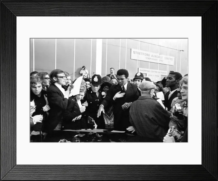 Framed Print : Muhammad Ali at a supermarket in Stretford to promote Ovaltine making a quick get away Framed Print : Muhammad Ali at a supermarket in Stretford to promote Ovaltine making a quick get away