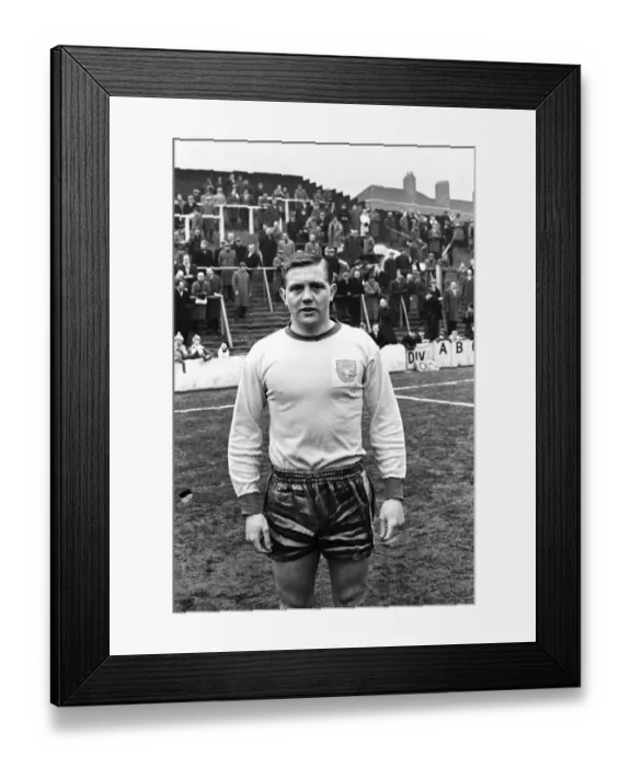 Framed Print : Mansfield Town footballer Ken Wagstaff, February 1964 Framed Print : Mansfield Town footballer Ken Wagstaff, February 1964