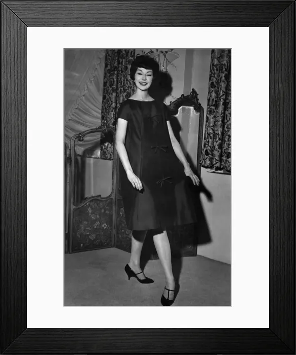 Framed Print : Clothing Fashion 1958: Miss Christine Harris 19 wearing one of the Sussh small Trapeze