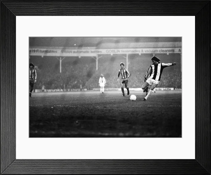 Framed Print : West Brom 2-0 Valencia, UEFA Cup match at The Hawthorns, Wednesday 6th December 1978 Framed Print : West Brom 2-0 Valencia, UEFA Cup match at The Hawthorns, Wednesday 6th December 1978