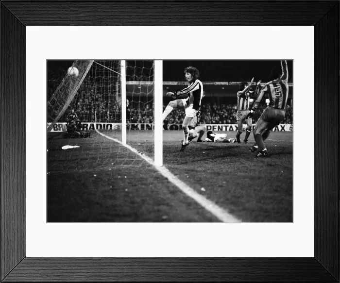 Framed Print : West Brom 2-0 Valencia, UEFA Cup match at The Hawthorns, Wednesday 6th December 1978 Framed Print : West Brom 2-0 Valencia, UEFA Cup match at The Hawthorns, Wednesday 6th December 1978