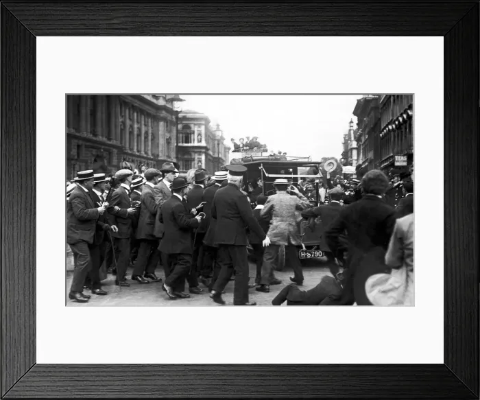 Framed Print : Crowds cheering Prime Minister Herbert Asquith as he returns from parliament following Framed Print : Crowds cheering Prime Minister Herbert Asquith as he returns from parliament following
