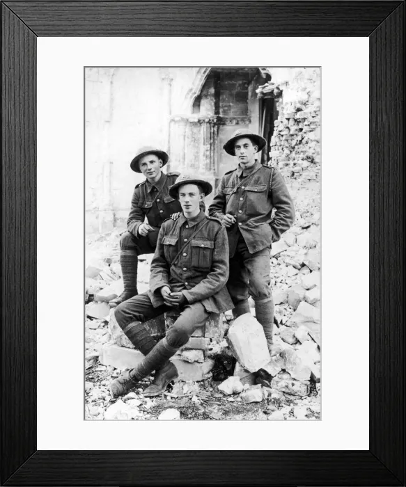 Framed Print : Frank Brazier of the 3rd Battalion The Royal Warwickshire Regiment (centre Framed Print : Frank Brazier of the 3rd Battalion The Royal Warwickshire Regiment (centre