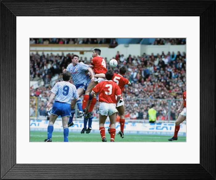Framed Print : Rumbelows Cup Final at Wembley Stadium. Nottingham Forest 0 v Manchester United 1