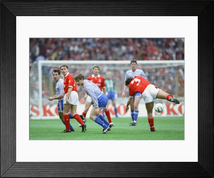 Framed Print : Rumbelows Cup Final at Wembley Stadium. Nottingham Forest 0 v Manchester United 1