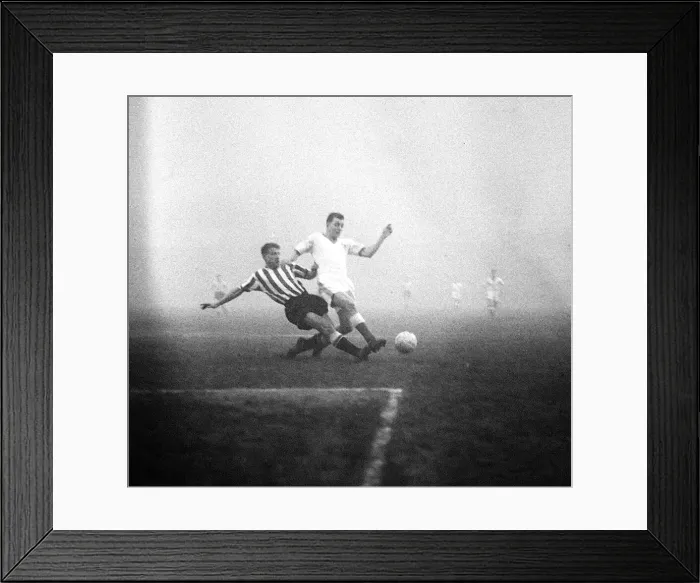 Framed Print : Football Sheffield United v Nottingham Forest February 1960 unknown players Framed Print : Football Sheffield United v Nottingham Forest February 1960 unknown players