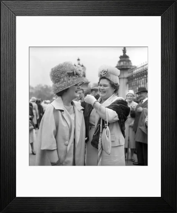 Framed Print : Buckingham Palace Garden Party: Visitors and passers by outside Buckingham Palace had a Framed Print : Buckingham Palace Garden Party: Visitors and passers by outside Buckingham Palace had a