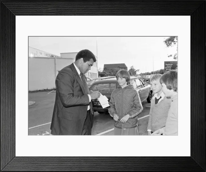 Framed Print : Muhammad Ali in London for exhibition fights, pictured at a press Conference Framed Print : Muhammad Ali in London for exhibition fights, pictured at a press Conference