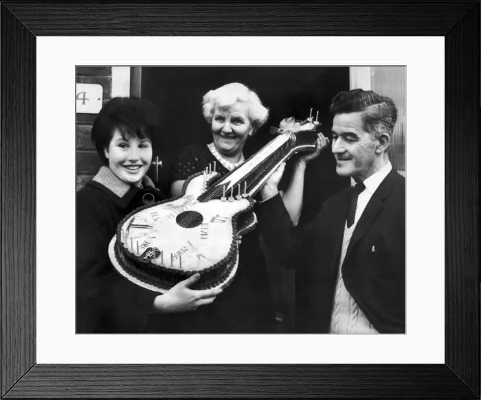 Framed Print : Beatle fan, Jeanette Trust 16 from West Derby, Liverpool Framed Print : Beatle fan, Jeanette Trust 16 from West Derby, Liverpool