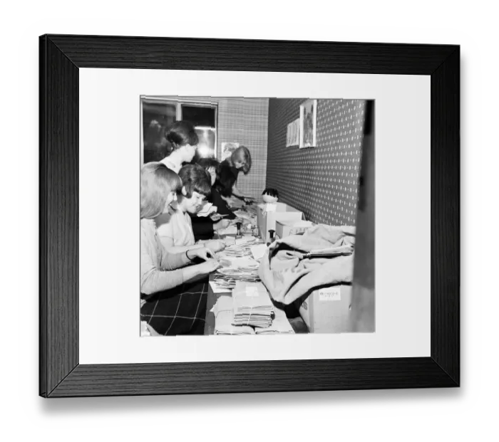 Framed Print : Beatles Fan Club Office, 10th April 1964. Anne Collingham (18) and Bettina Rose (20)
