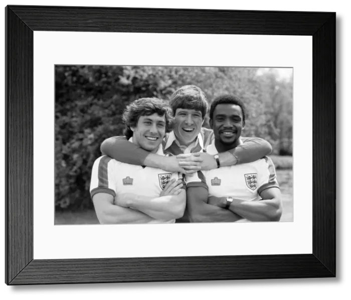 Framed Print : Emlyn Hughes with Englands new caps Kenny Sanson and Laurie Cunningham Framed Print : Emlyn Hughes with Englands new caps Kenny Sanson and Laurie Cunningham