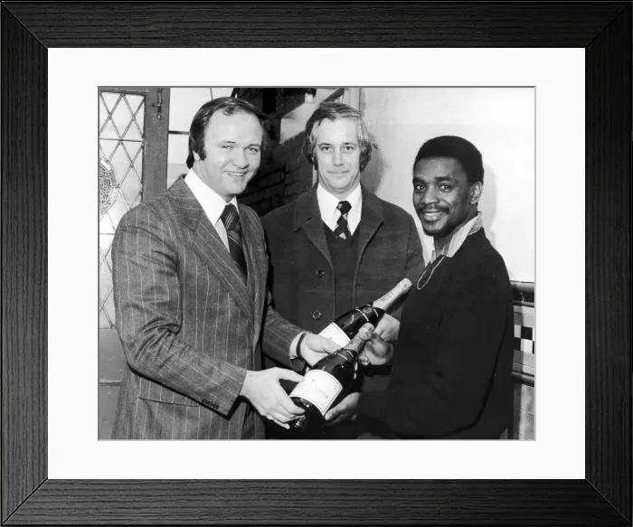 Framed Print : Ron Atkinson, West Bromwich Albion Manager, presents magnum bottles of Moet Chandor Framed Print : Ron Atkinson, West Bromwich Albion Manager, presents magnum bottles of Moet Chandor