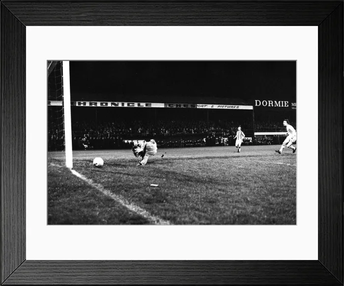 Framed Print : Chester 2-2 Aston Villa, League Cup semi final, 1st Leg match at Sealand Road Framed Print : Chester 2-2 Aston Villa, League Cup semi final, 1st Leg match at Sealand Road