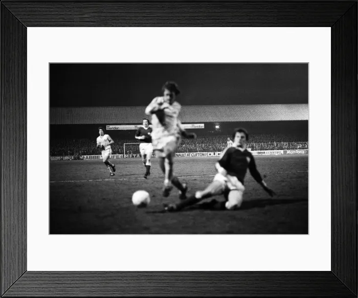 Framed Print : Nottingham Forest 0-1 Dynamo Berlin, European Cup Quarter Final 1st leg match at the City Framed Print : Nottingham Forest 0-1 Dynamo Berlin, European Cup Quarter Final 1st leg match at the City