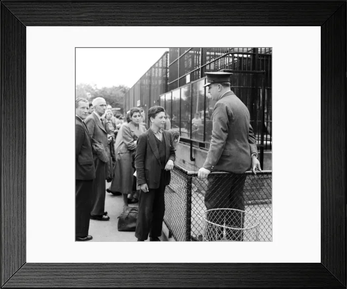 Framed Print : Ron Smith, Zoo Keeper, speaking with Clifford Preece 15