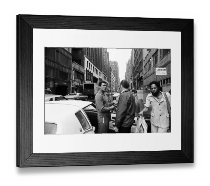 Framed Print : Muhammad Ali meeting fans in New York ahead of his World Title showdown with Ken Norton Framed Print : Muhammad Ali meeting fans in New York ahead of his World Title showdown with Ken Norton