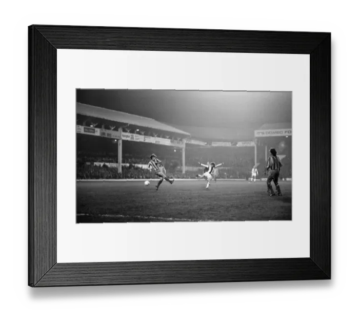 Framed Print : West Brom 2-0 Valencia, UEFA Cup match at The Hawthorns, Wednesday 6th December 1978 Framed Print : West Brom 2-0 Valencia, UEFA Cup match at The Hawthorns, Wednesday 6th December 1978