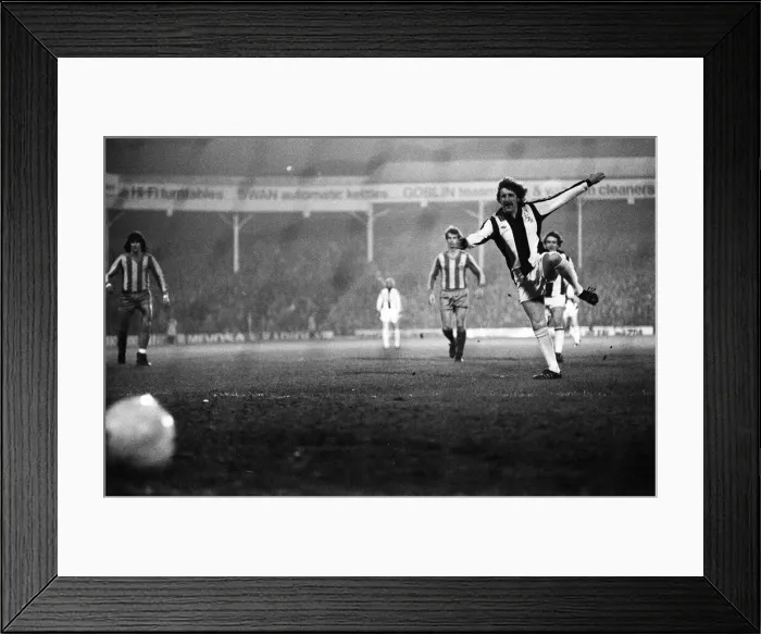 Framed Print : West Brom 2-0 Valencia, UEFA Cup match at The Hawthorns, Wednesday 6th December 1978 Framed Print : West Brom 2-0 Valencia, UEFA Cup match at The Hawthorns, Wednesday 6th December 1978