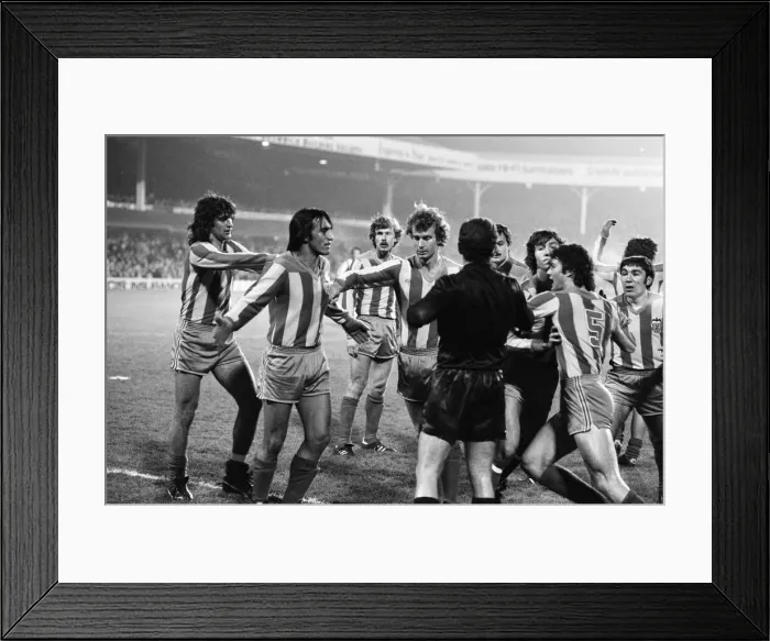 Framed Print : West Brom 2-0 Valencia, UEFA Cup match at The Hawthorns, Wednesday 6th December 1978 Framed Print : West Brom 2-0 Valencia, UEFA Cup match at The Hawthorns, Wednesday 6th December 1978