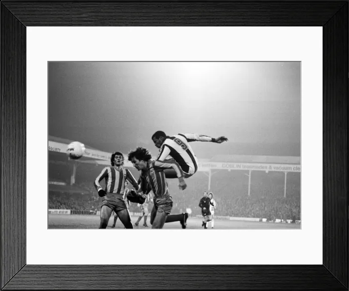 Framed Print : West Brom 2-0 Valencia, UEFA Cup match at The Hawthorns, Wednesday 6th December 1978 Framed Print : West Brom 2-0 Valencia, UEFA Cup match at The Hawthorns, Wednesday 6th December 1978