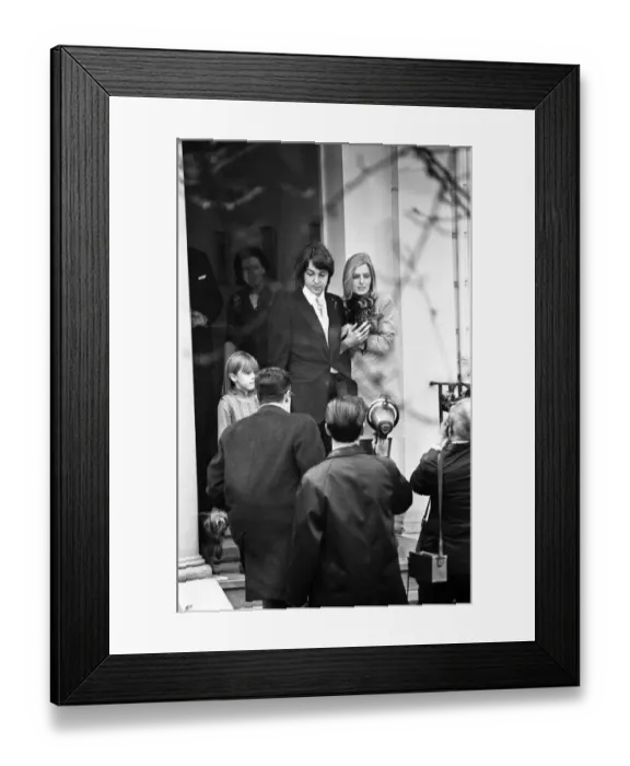 Framed Print : Civil Wedding of Paul McCartney & Linda Eastman, Marylebone Register Office, London Framed Print : Civil Wedding of Paul McCartney & Linda Eastman, Marylebone Register Office, London
