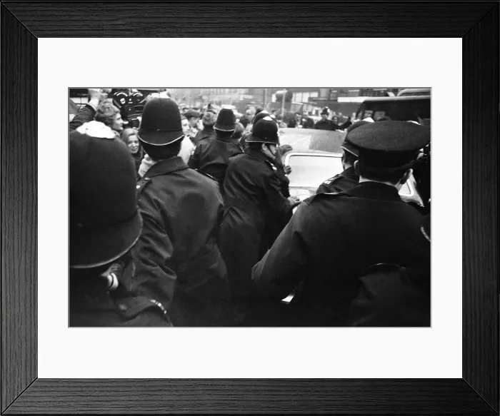 Framed Print : Civil Wedding of Paul McCartney & Linda Eastman, Marylebone Register Office, London