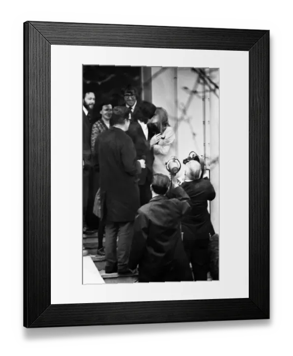 Framed Print : Civil Wedding of Paul McCartney & Linda Eastman, Marylebone Register Office, London