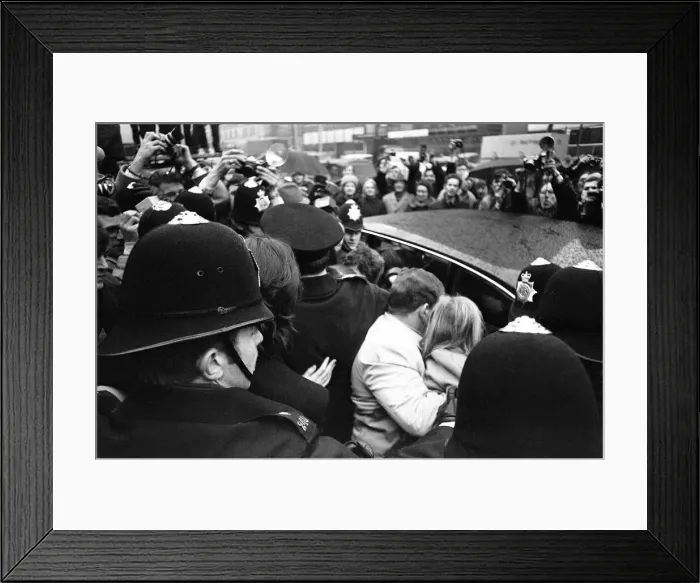 Framed Print : Civil Wedding of Paul McCartney & Linda Eastman, Marylebone Register Office, London Framed Print : Civil Wedding of Paul McCartney & Linda Eastman, Marylebone Register Office, London