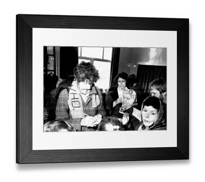 Framed Print : Actor Tom Baker opening the Christmas Fair at Christ Church in North Shields on 27th