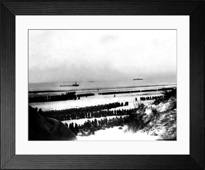 Framed Print : World War Two - Second World War - The evacuation of the BEF from the beaches at Dunkirk Framed Print : World War Two - Second World War - The evacuation of the BEF from the beaches at Dunkirk