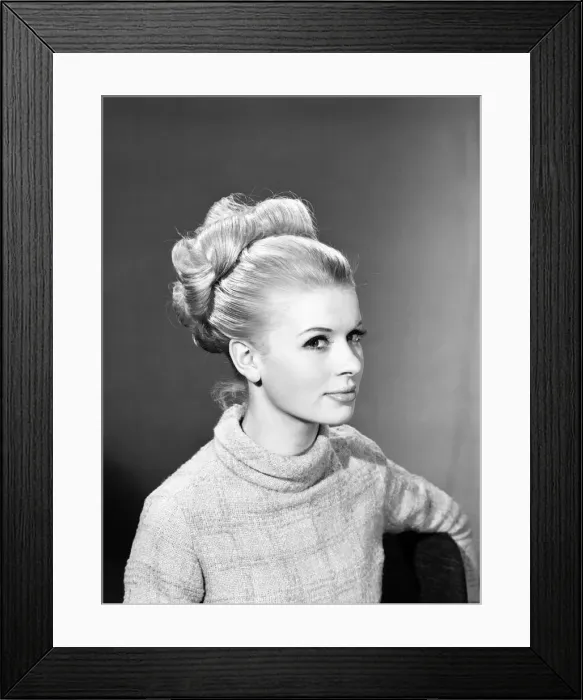 Framed Print : Fashion: Hairstyles: Wigs: Model: Vyvyan Dunbar. 1965 B1884-004 Framed Print : Fashion: Hairstyles: Wigs: Model: Vyvyan Dunbar. 1965 B1884-004