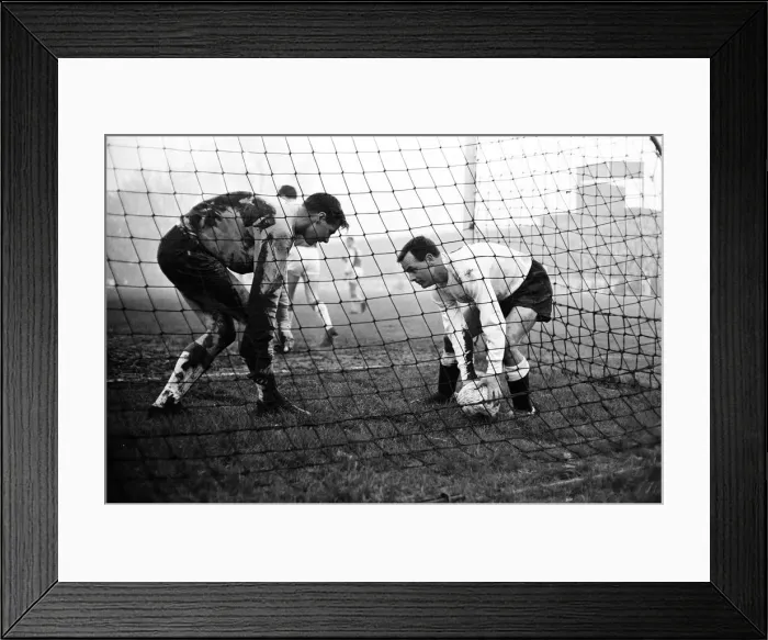 Framed Print : Fulham 10-1 Ipswich Town, league match at Craven Cottage, Boxing Day Framed Print : Fulham 10-1 Ipswich Town, league match at Craven Cottage, Boxing Day